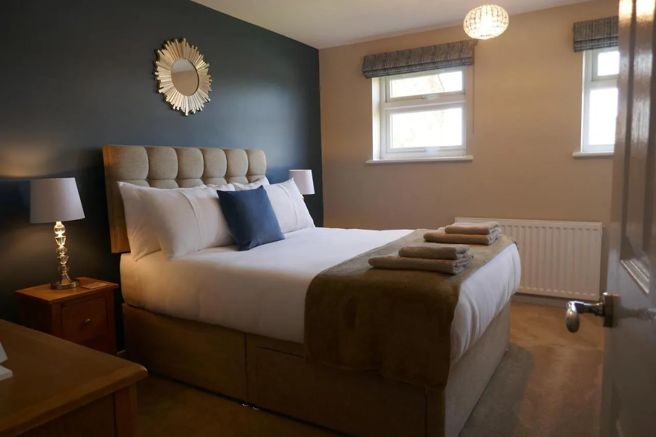 2 Bedroom House Walking Distance To City Centre With Free Parking 요크