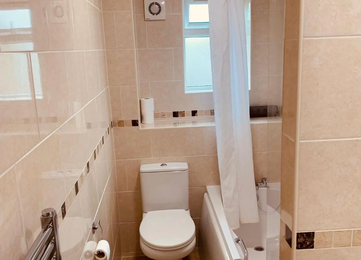 2 Bedroom House Walking Distance To City Centre With Free Parking 요크