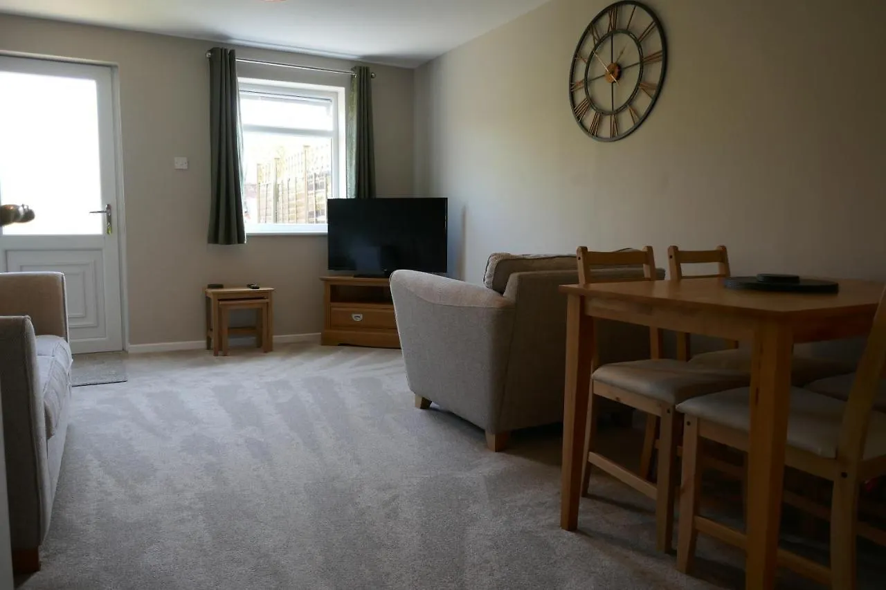2 Bedroom House Walking Distance To City Centre With Free Parking York