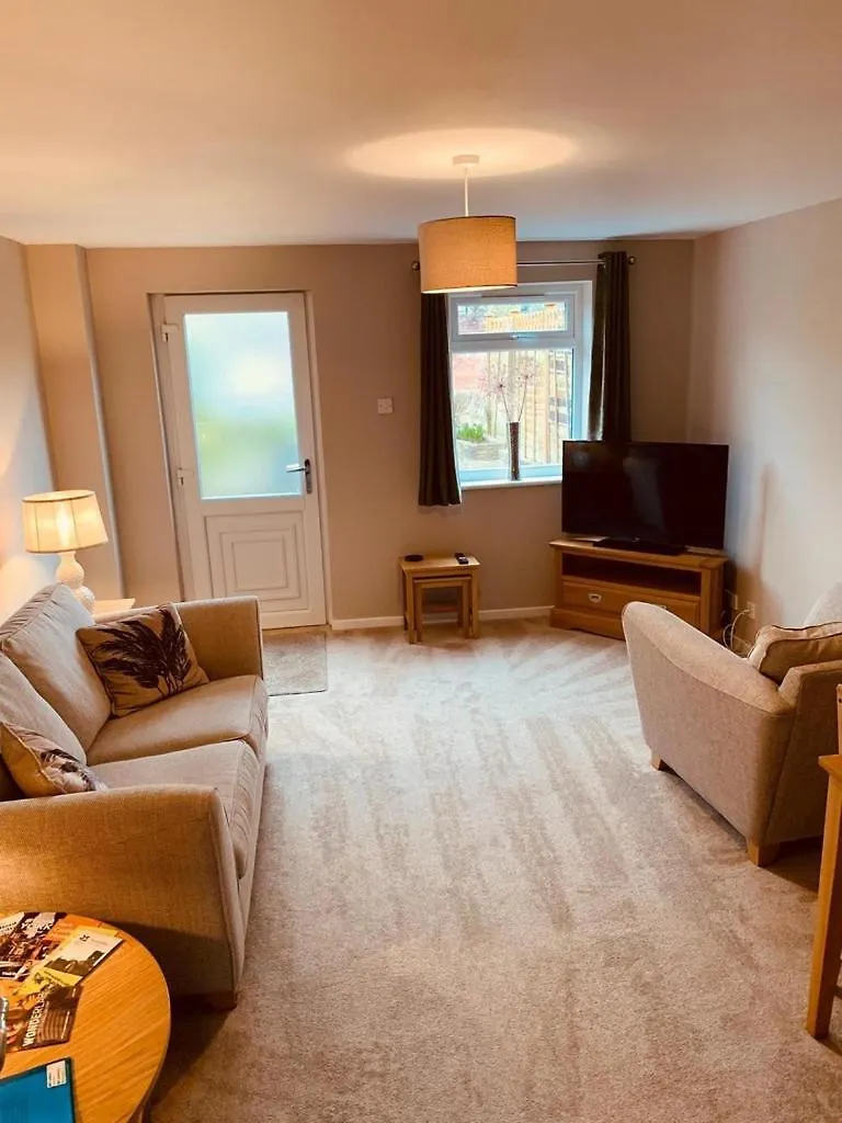 2 Bedroom House Walking Distance To City Centre With Free Parking York 0*,